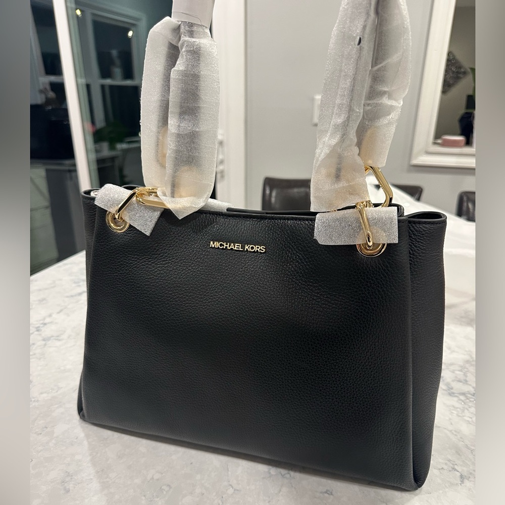 MICHAEL Michael Kors Trisha pebbled leather large tote bag in Black and Gold NWT